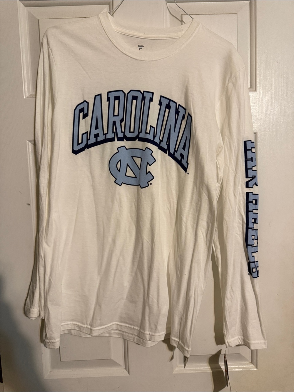 NWT UNC TarHeels medium Fanatics White Logo Crew Neck Tee